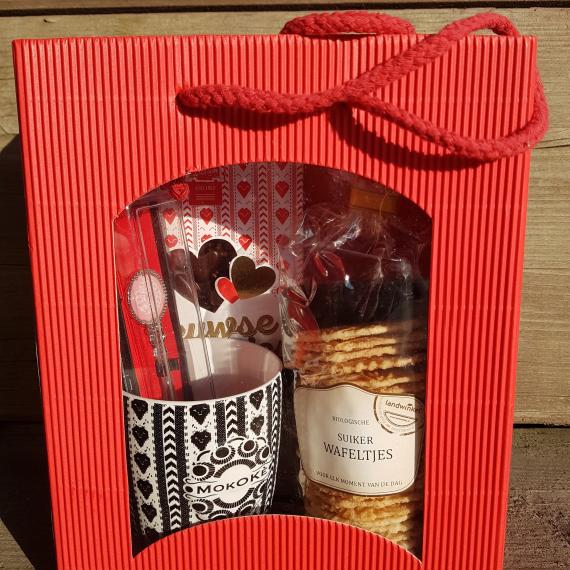 Lief rood tasje met venstertje vol lekkers